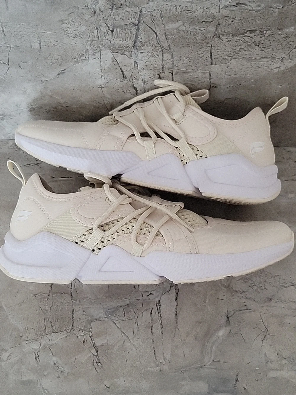 Fabletics Cream Brookside Performance‎ Sneaker Size 7
